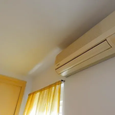University Square Penthouse 아파트
