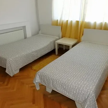 University Square Penthouse 아파트
