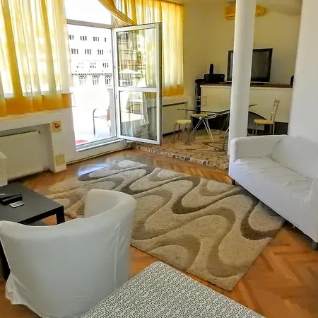 University Square Penthouse 아파트 *